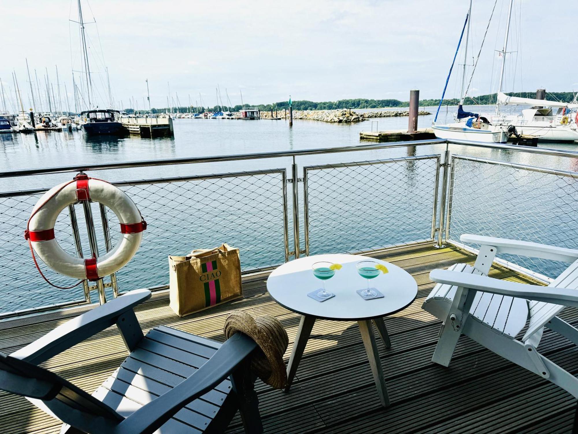 Floating Nr 1 * Laboe